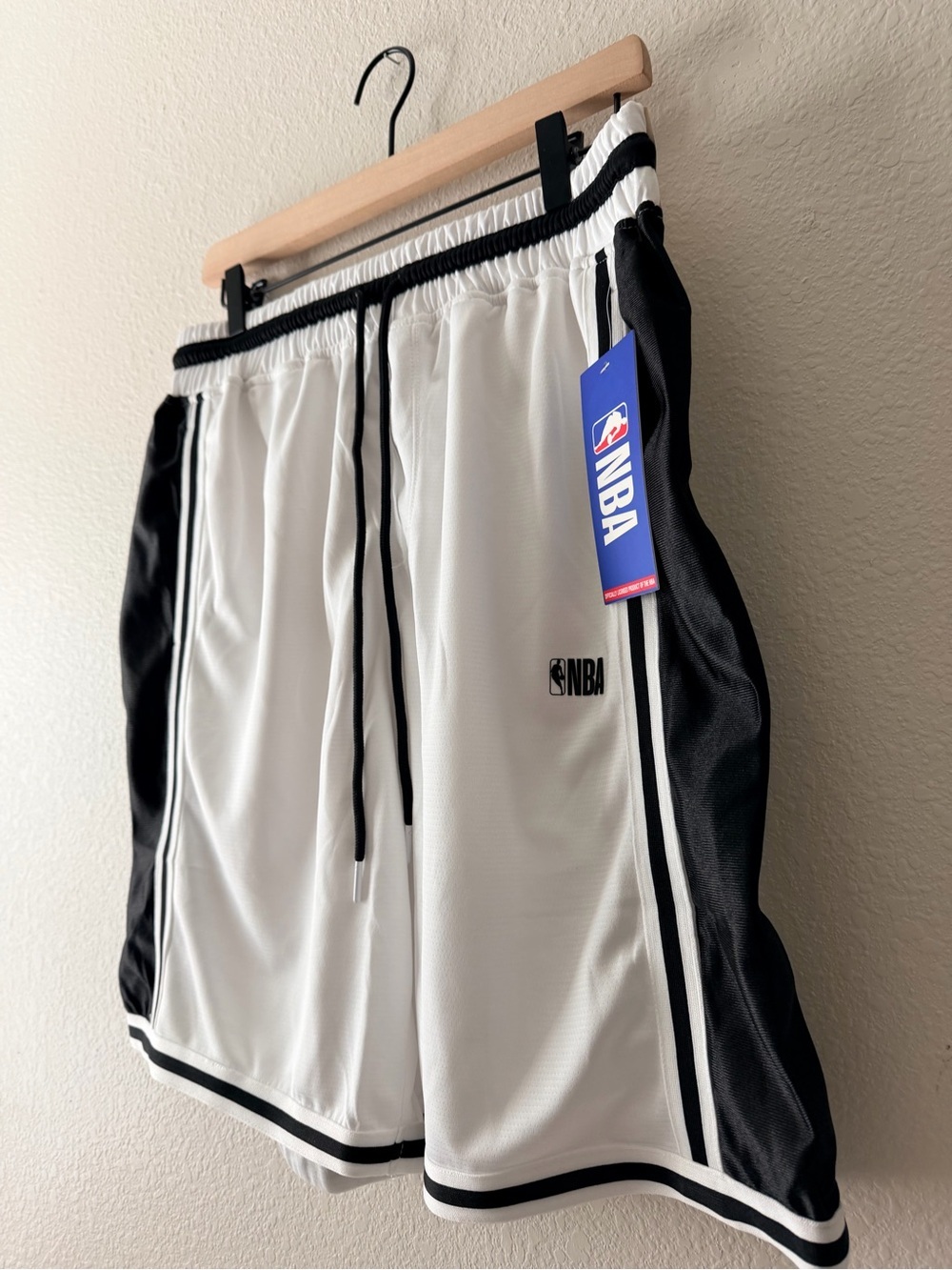 NBA Hard Impact Classic Fit Basketball Shorts White Black Men’s Medium NWT - Picture 2 of 7